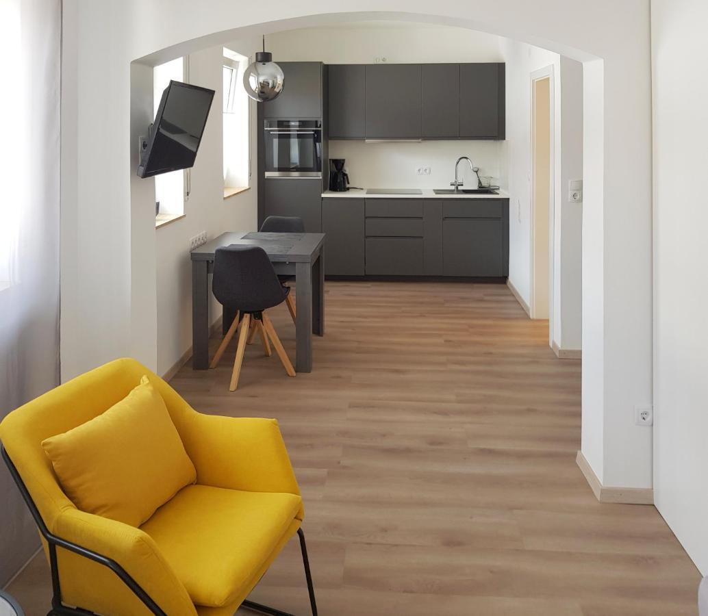 Hotel-Garni 'Zum Weinkrug' Sommerhausen Buitenkant foto