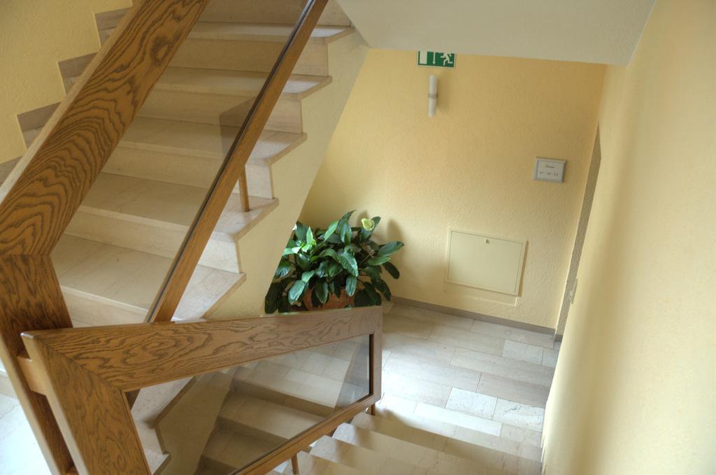 Hotel-Garni 'Zum Weinkrug' Sommerhausen Buitenkant foto